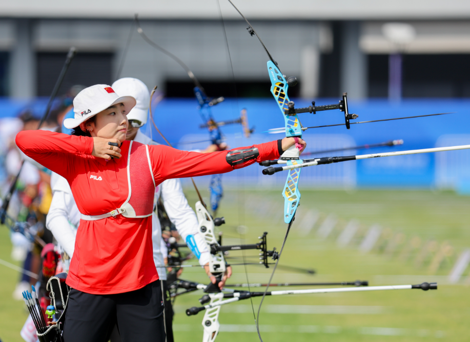 Recurve bow shooting posture